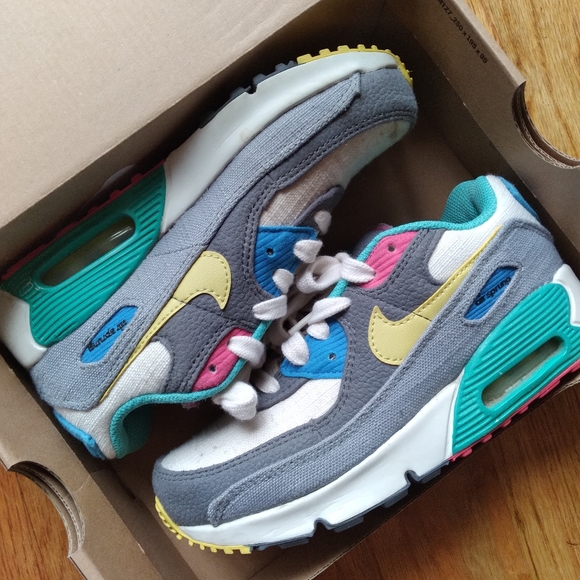 Nike Other - Girls Nike Air Max Sneakers Size 2 w/ box White Pink Blue Grey
